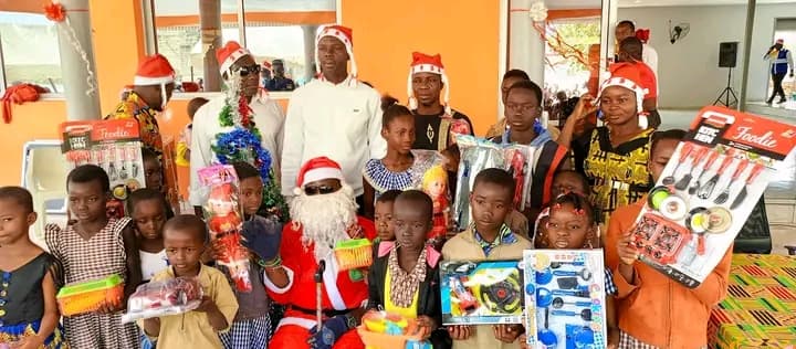Côte d'Ivoire : Béoumi, le maire Jean-Marc Kouassi met la joie dans le cœur des enfants, personnes vulnérables et des acteurs de différents domaines