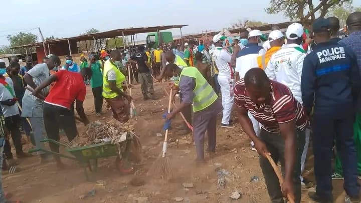Burkina Faso : Le ministre Poda appelle les usagers de la gare de l’Est à Ouagadougou à poser des actes citoyens