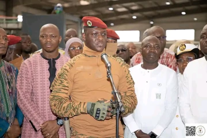 Burkina Faso : Deux cadres de l'armée radiés par le capitaine Ibrahim Traoré