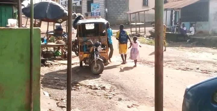 Côte d'Ivoire : Sikensi, son foulard s'enroule dans les rayons du pneu d'un taxi moto, une sexagénaire trouve la mort