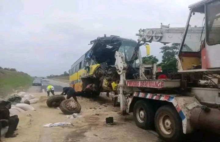 Côte d'Ivoire : Toumodi, une collision entre un car et un camion remorque fait 3 morts et plusieurs blessés
