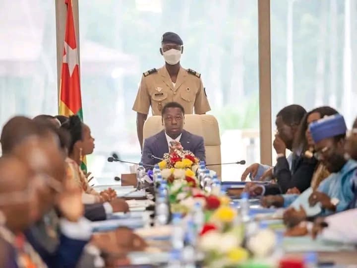 Togo : Les ministres sommés de payer désormais leurs factures d’eau et d’électricité