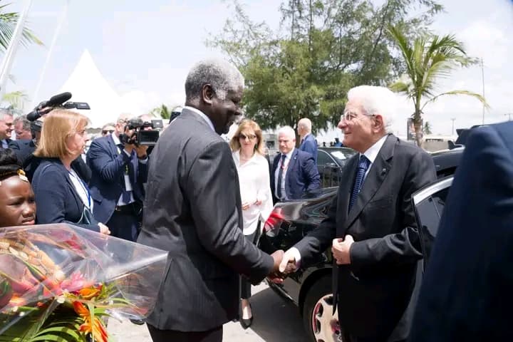 Côte d'Ivoire : Le Président italien Sergio Mattarella visite en compagnie du PM Mambé le champ Baleine