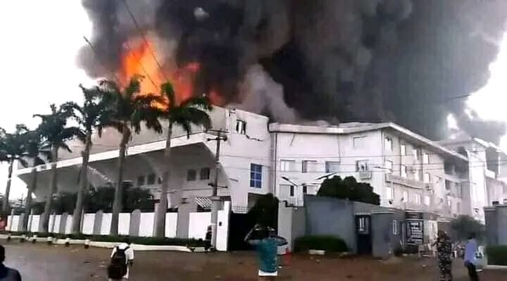 Nigéria : L'Église Ambassadeurs du Christ à Lagos consumée par un incendie