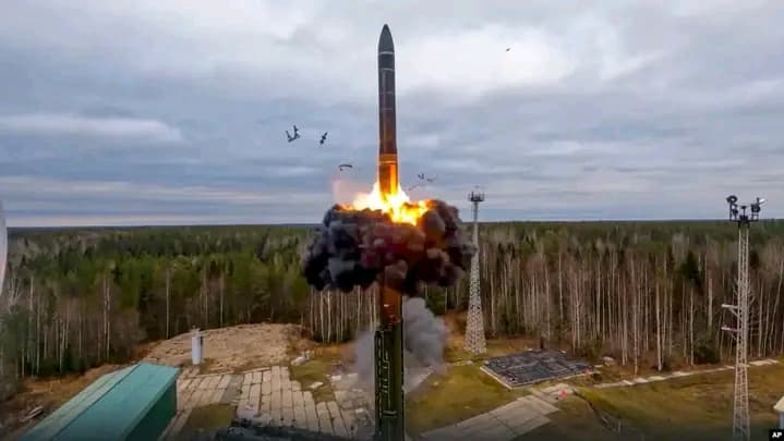 Russie : Poutine clarifie sa position sur l'utilisation des armes nucléaires