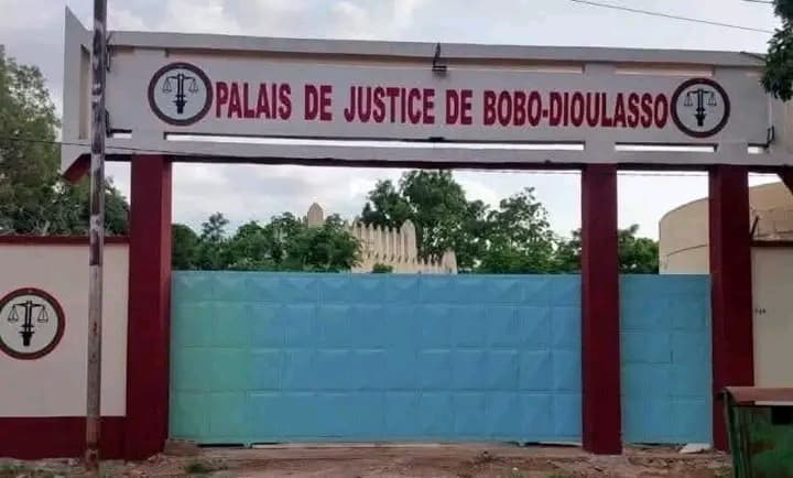 Burkina Faso : Un homme de 67 ans s’est fait voler 1 200 000 fcfa par sa copine de 19 ans