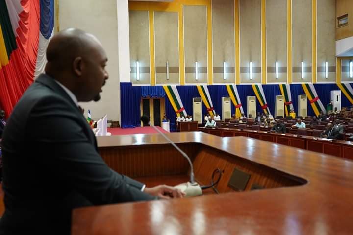 Centrafrique : Hervé Ndoba présente le projet de loi de finances rectificative pour l'année 2022