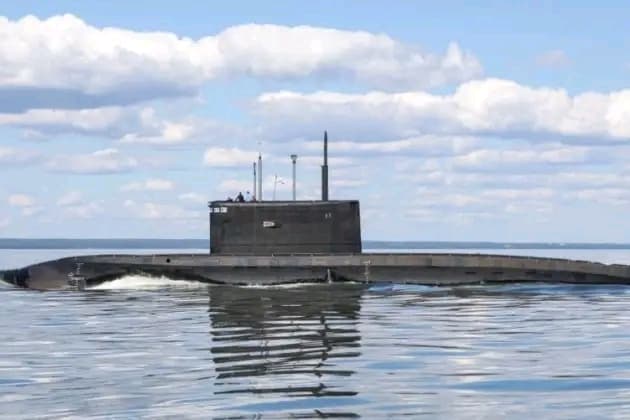 Italie : Un sous-marin armé de missiles de croisière à longue portée Kalibr repéré au large des côtes