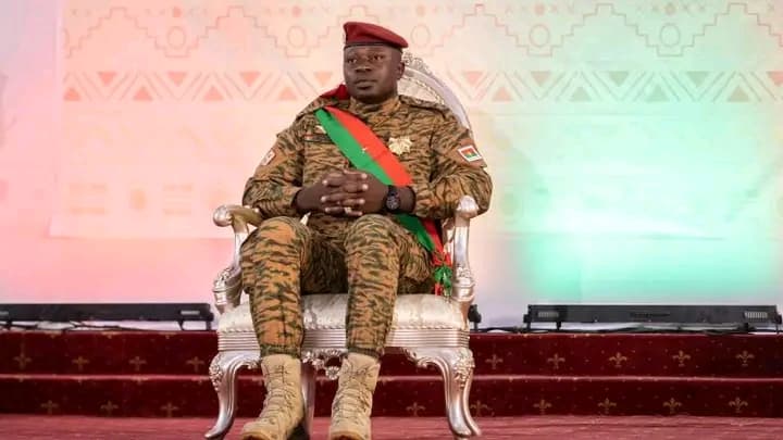 Burkina Faso : Voici la vidéo de la déclaration de démission du président Paul-Henri Sandaogo Damiba le 2 octobre 2022