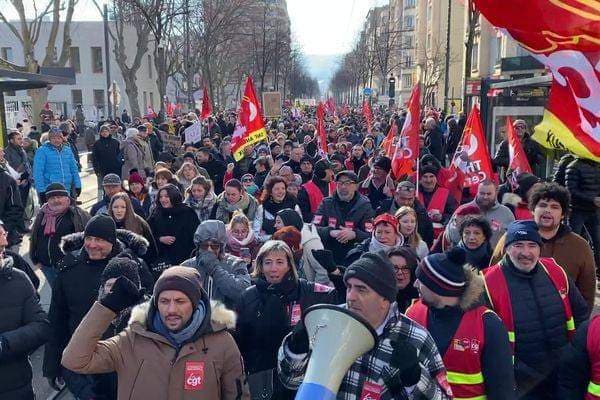 France : Plus de 75% des français réclament la démission de Macron