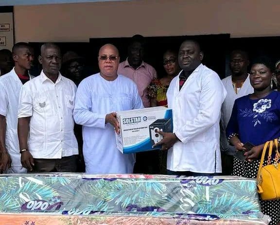 Côte d'Ivoire : Sollicité par le corps médical, le président Euloge Allali fait un don d'équipements de santé à l'hôpital de Djébonoua