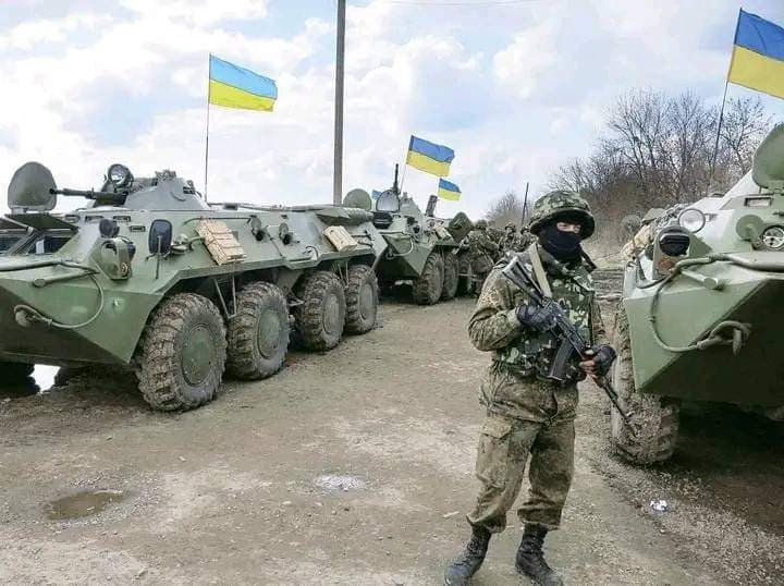 Guerre en Ukraine : Des soldats ukrainiens fuient la ville de Donetsk en abandonnant de l'armement lourd