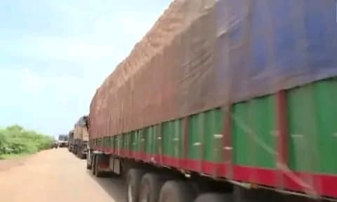 Burkina Faso : Plus de 300 camions de marchandises convoyés au Niger