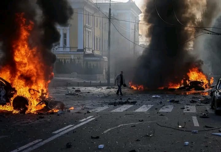 Guerre en Ukraine : Kiev et de nombreuses villes bombardées