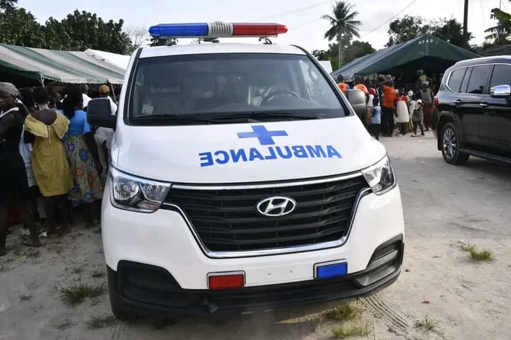 Monde : Voici pourquoi le mot ambulance est toujours écrit à l’envers