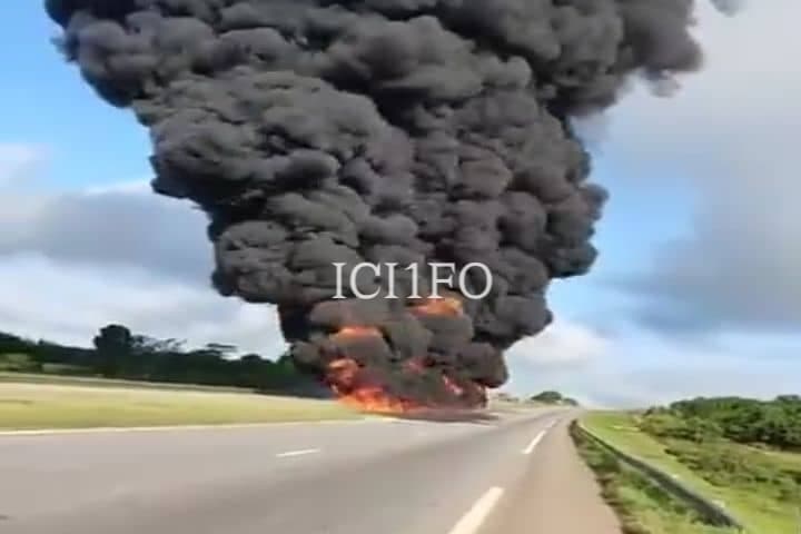 Côte d'Ivoire : Singrobo, un camion citerne chute et explose sur l'autoroute du Nord