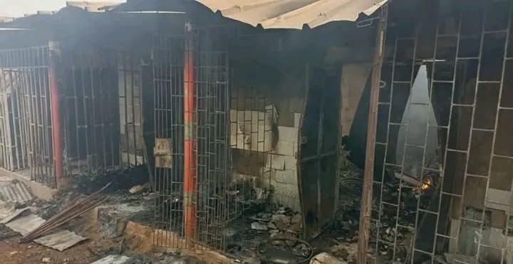 Côte d’Ivoire : N’Douci, des nouveaux affrontements entre gangs font un mort et d’importants dégâts