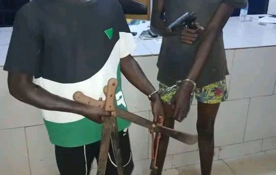 Côte d'Ivoire : Sinfra, deux individus armés d'un pistolet et trois machettes mis aux arrêts