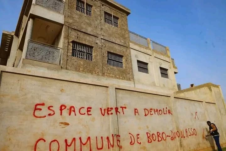 Burkina Faso : Bobo-Dioulassa, les auteurs des infrastructures érigées sur des espaces et trames verts sommés de libérer les lieux