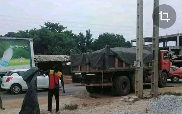 Côte d'Ivoire : Grand-Bassam, un chauffeur écrase un garçon avec son camion et s'enfuit