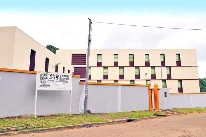 Côte d'Ivoire : Un étudiant se jette du 3e étage de la cité universitaire de Port-Bouët