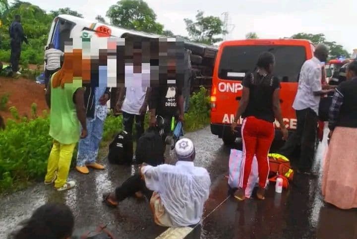 Côte d'Ivoire : Roulant à très vive allure, un car de 70 places fait une sortie de route, 24 victimes enregistrées