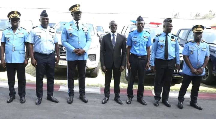 Côte d'Ivoire : Le ministre Vagondo Diomandé remet une vingtaine de véhicules à la police