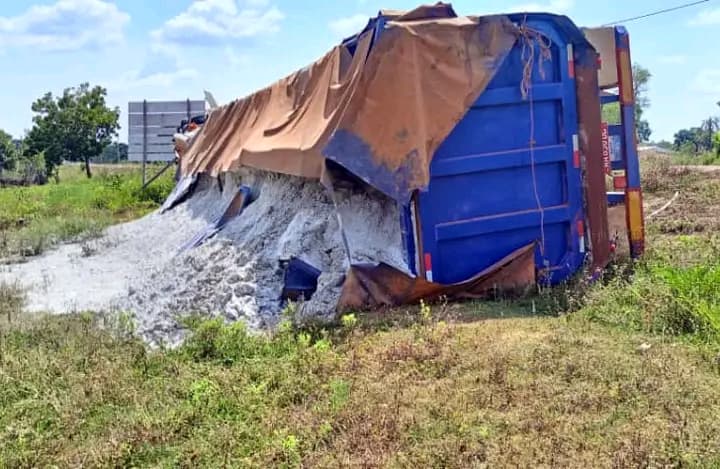 Côte d'Ivoire : Tengréla, un camion chargé de 56 tonnes de Lithium se renverse sur la voie