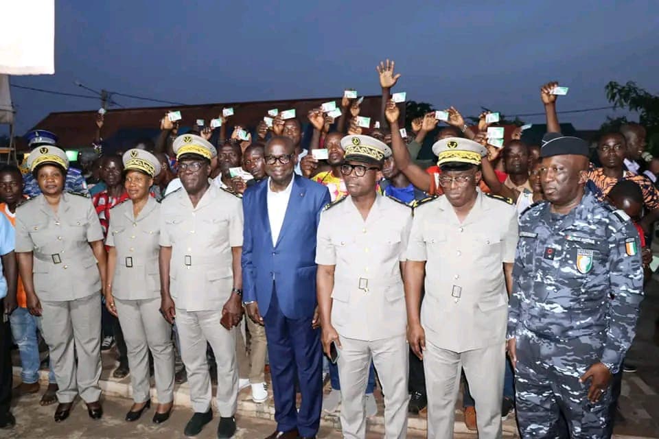Côte d'Ivoire : Dimbokro, N'guessan Lataille Koffi remet des permis de conduire à des centaines de jeunes du département de Bocanda