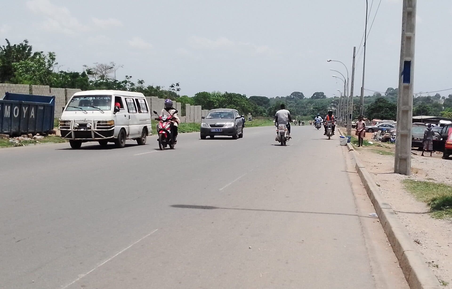 Côte d'Ivoire : Bouaké, un Gbaka plonge dans le caniveau après la sortie d'un des pneus et tue une femme