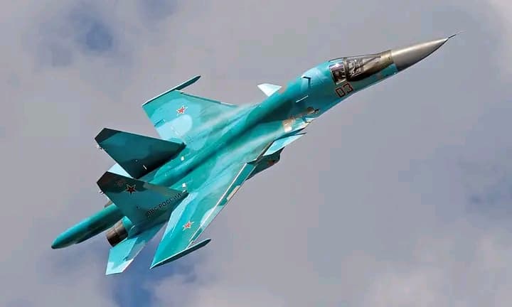 Guerre en Ukraine : Des bombardiers russes Su-34 bombardent du matériel ukrainien à Liman