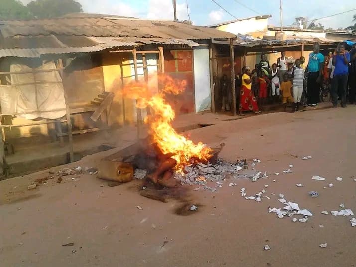 Madagascar : La population se rend justice et brûle à mort un présumé voleur sur la place publique