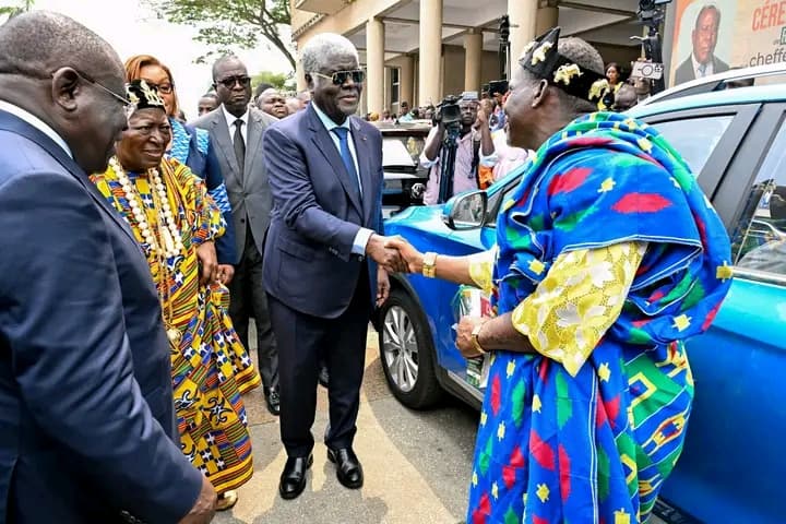 Côte d'Ivoire : 95 véhicules 4×4 neufs remis aux chefs Atchan et Attié du District Autonome d'Abidjan