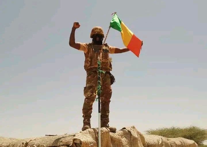 Mali : Après 10 ans sous contrôle des terroristes, le drapeau national flotte désormais à BER