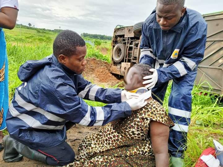 Côte d'Ivoire : Grand-Bassam, une voie inondée fait sortir un car de sa trajectoire et cause 63 victimes