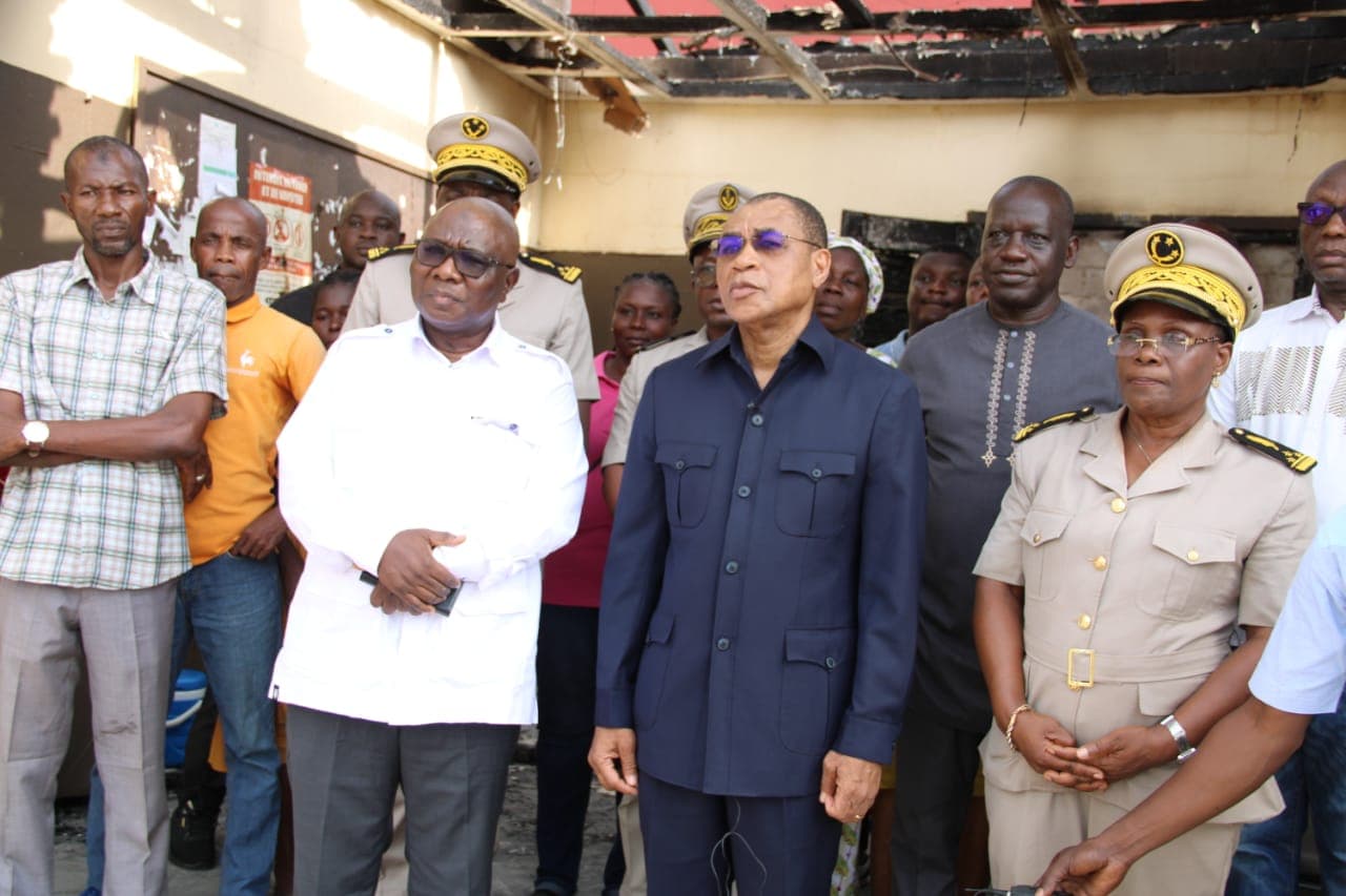 Côte d'Ivoire : Dimbokro, sous-préfecture incendiée, Adama Coulibaly et un émissaire du ministre de l’Intérieur sur les lieux