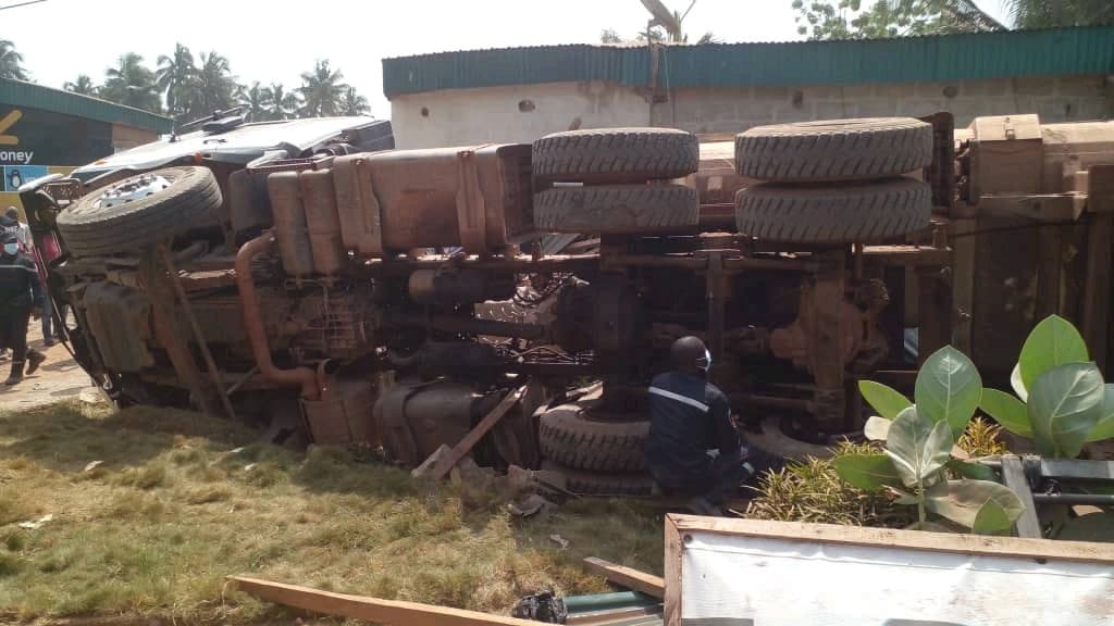 Côte d'Ivoire : Issia, ses freins lâchent, un camion transportant du sable percute mortellement un homme