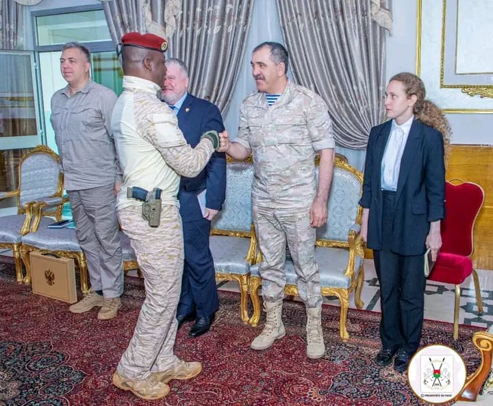 Burkina Faso : Coopération militaire, le Chef de l’Etat échange avec le vice-ministre russe de la Défense