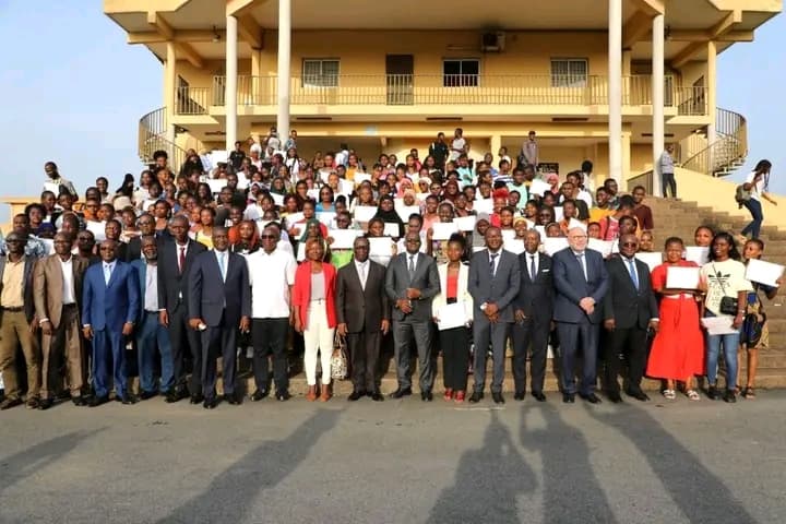 Côte d'Ivoire : Des bourses d'études attribuées à 194 meilleures étudiantes inscrites en L1 2021-2022 et 2022-2023