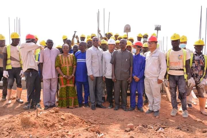 Côte d'Ivoire : Diabo, le maire Koumoin visite le chantier du centre multisectoriel