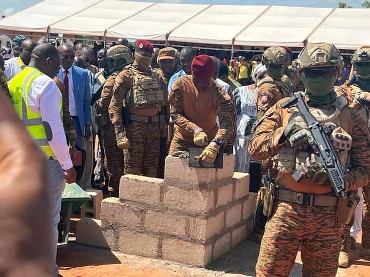 Burkina Faso : Le capitaine Ibrahim Traoré pose la première pierre de la construction de l'usine de transformation de tomates