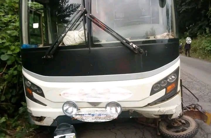 Côte d'Ivoire : La tête du passager d'un motocycliste écrasée par un car UTB suite à un dépassement dangereux à Logboayo