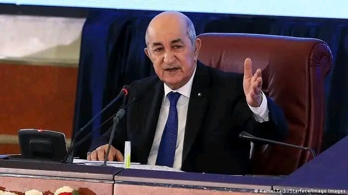 Algérie : Le président appelle la junte au pouvoir au Mali à « retourner à la légalité »