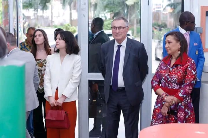 Côte d'Ivoire : L'envoyé spécial du président français Jean-Marie Bockel visite le Musée des Civilisations
