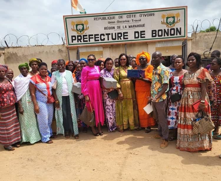 Côte d'Ivoire : Marahoué, la Caravane de Solidarité de Dr Koffi Oussou soutient une association Bonon