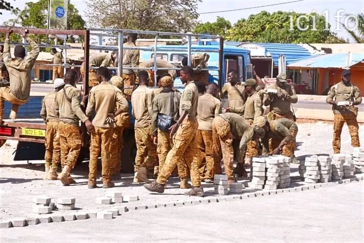 Burkina Faso : Faso Mêbo, le BIR 11 apporte sa contribution à travers un important don de matériaux