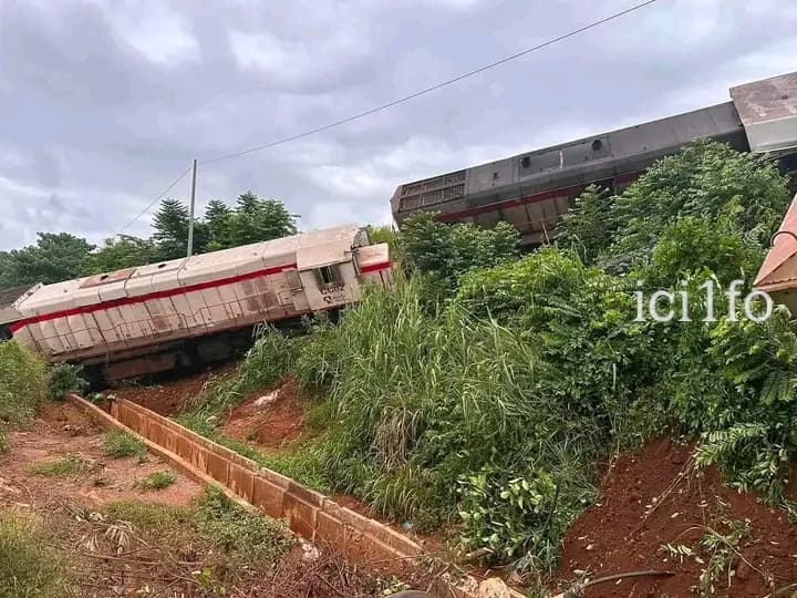 Guinée : Un train déraille et se renverse à Dubréka 