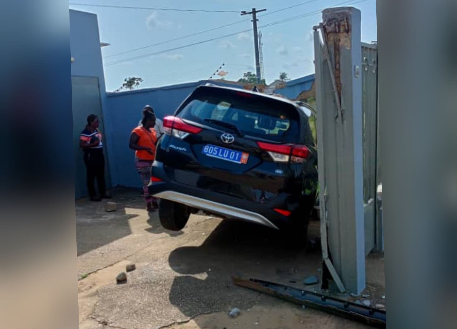 Côte d'Ivoire : Un véhicule "fou" défonce l'entrée d'une banque