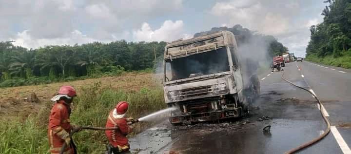 Côte d'Ivoire : Dabou, la cabine d'un véhicule de transport de marchandises détruite par un incendie