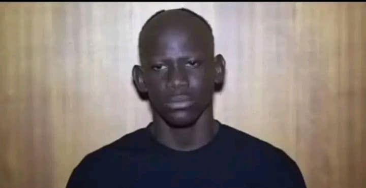 Gabon : Un adolescent risque 5 ans de prison pour s’être essuyé les fesses avec un T-shirt à l’effigie du président
